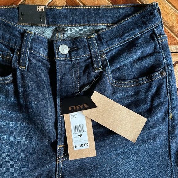 Frye Addie Skinny Jeans in Blake - Picture 8 of 13